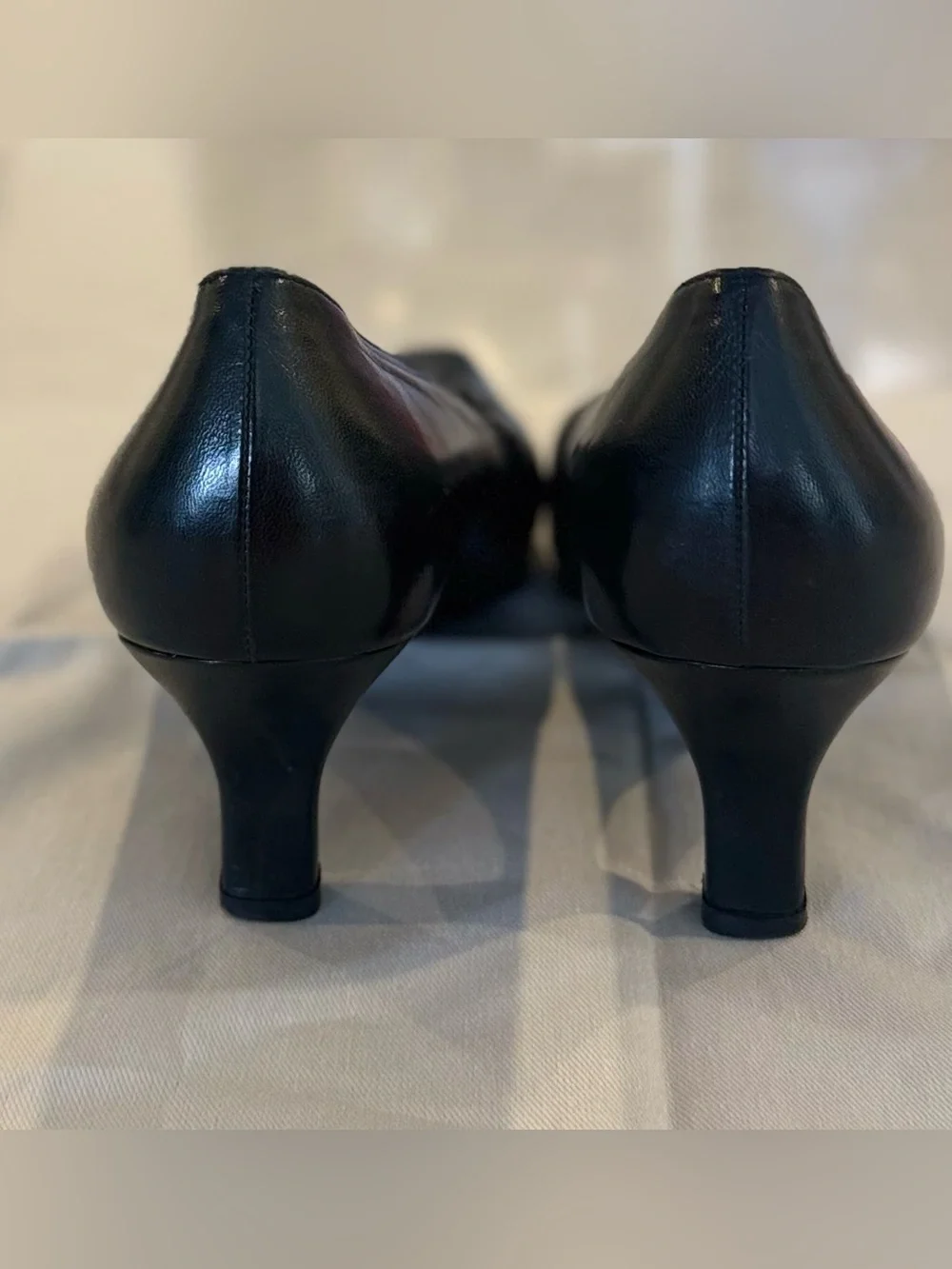 Salvatore Ferragamo Black Leather Tonal Gancini Buckle Heeled Pumps Size 10 B